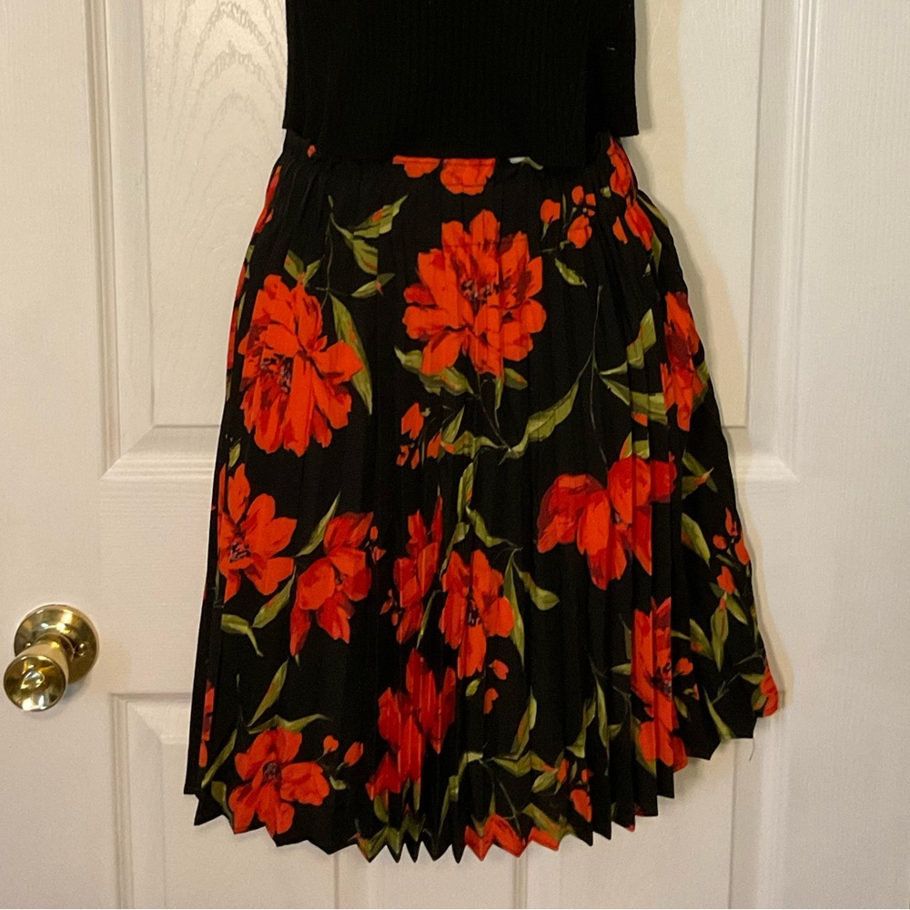 SHEIN | Floral Black and Red Pleated Skirt - Size L